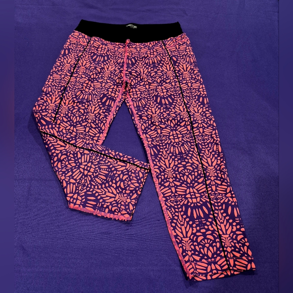 Bebe Sport LASER PRINT Capri Leggings - Small.